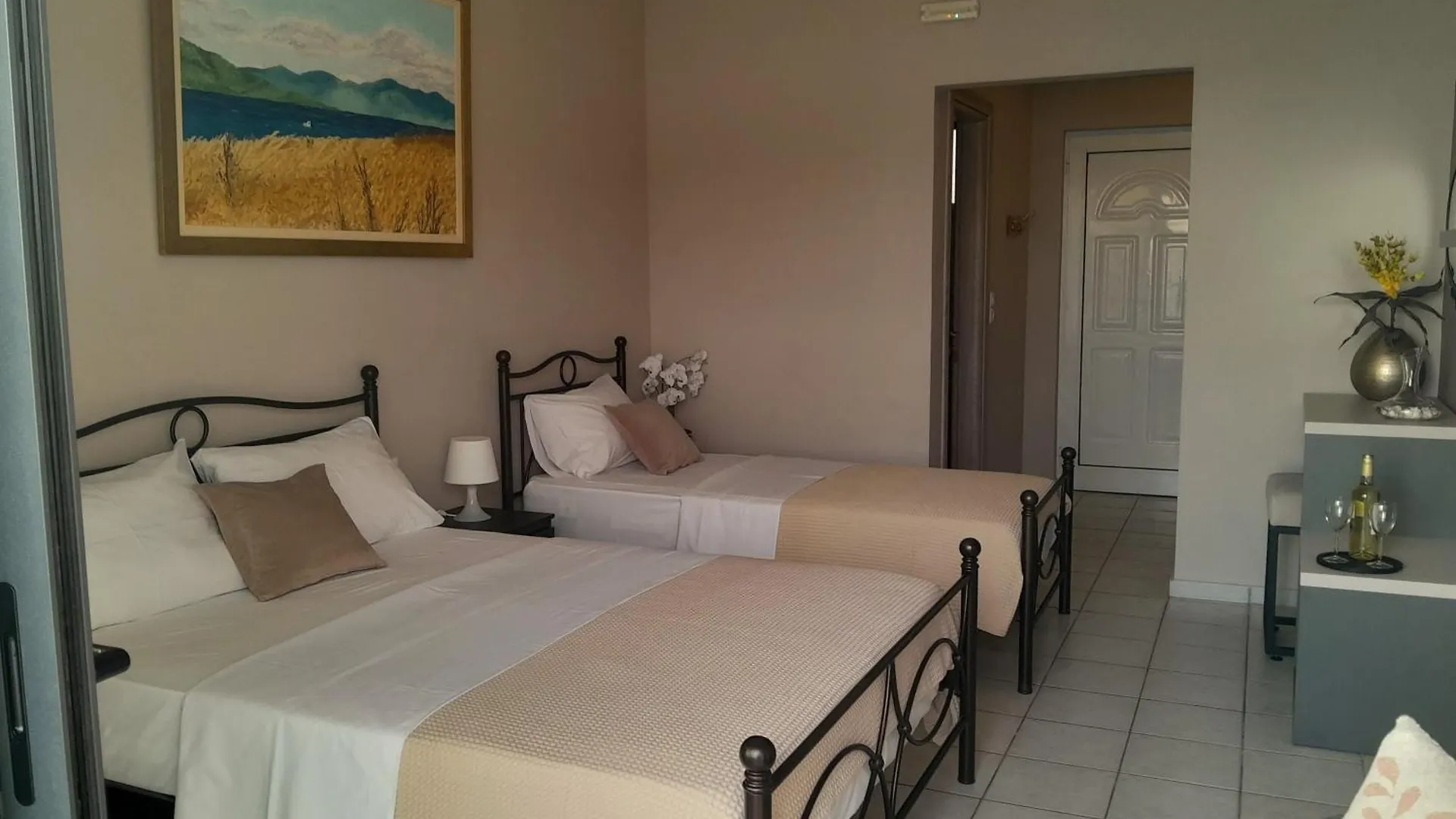 Anel Rooms Himarë Daire