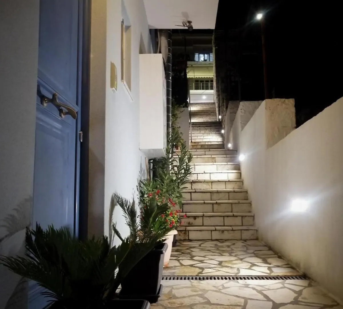 Anel Rooms Himarë Daire